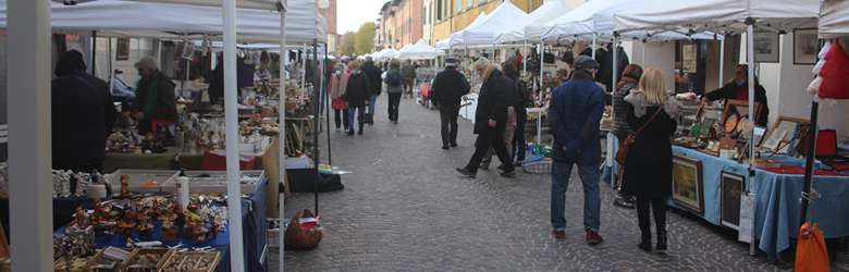 Mercatino Antiquariato Cascina